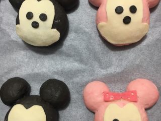 35、米妮米奇馒头,全部完工后盖保鲜膜醒发15分钟