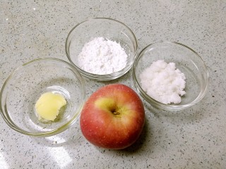 8、酥皮苹果小餐包,发酵的时候来做馅料。把材料准备好。