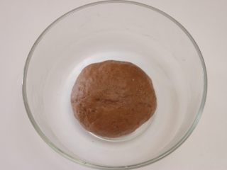 10、甜心可可麻薯馒头,用手揉成均匀的面团