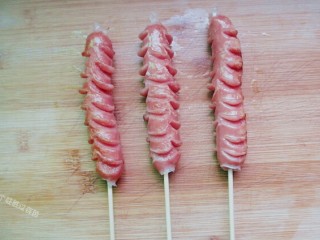 11、脆皮孜然香肠,每一面记得都煎炸到