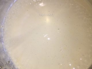 4、自制旺仔小馒头,用电动打蛋器打至体积变大，颜色偏淡发白