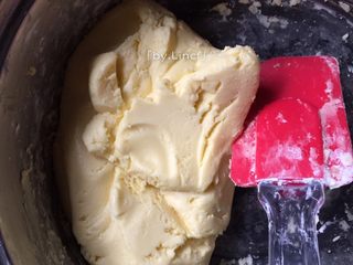 10、自制旺仔小馒头,也可用手揉成面团