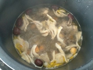 11、＃秋季温补祛风，防感冒＃老母鸡汤面条篇,煮五六分钟即可