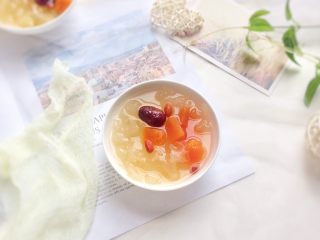 9、红枣木瓜炖雪耳,成品图。