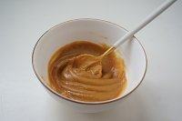 7、春日花生酱清爽意面,甩开膀子搅拌成顺滑的酱汁。
