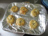 12、迷你黄金薯饼,拿出来再刷一遍鸡蛋液，继续烤8分钟即可