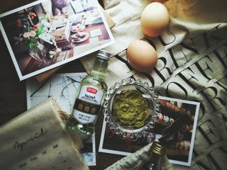 1、无油的双色 抹茶蜂蜜蛋糕,准备材料