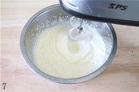 7、抹茶冰激凌,淡奶油打发至6，7分发。