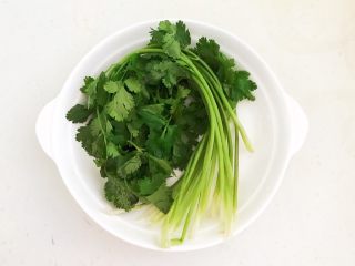 15、非常独特的东北饭包,香菜清洗干净