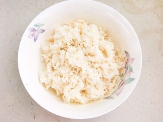 19、非常独特的东北饭包,盛出400克米饭,晾至温热