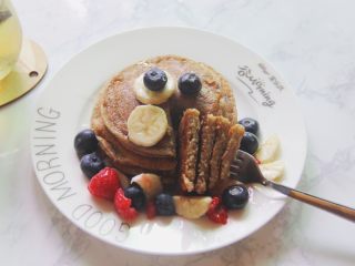 15、【燕麦香蕉Pancake】(素食低脂版),厚厚的很好吃呢！健康营养又美味~