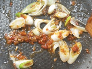 17、营养黄花菜木耳炒肉,小火????煸炒。