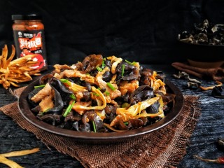 25、营养黄花菜木耳炒肉,营养健康菜，开吃吧！