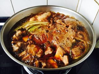 14、#咸味# 土豆烧牛肉,这是炖45分钟后的效果图，然后改大火，收汁（稍稍收汁，让汁浓稠些即可）。