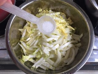 4、吉祥蔬菜三宝➕炝拌三彩白菜丝,加少许食盐