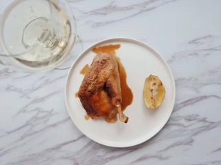 16、#香烤全鸡#搭配气泡甜葡萄酒,我搭配了意大利气泡白葡萄酒 味道不能更赞了……