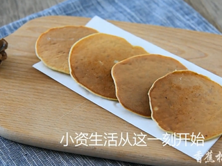 7、2分钟学会健康减脂早餐——香蕉松饼,简单美味的香蕉松饼开吃啦~！