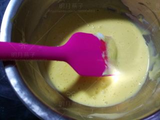 5、可可海绵杯子蛋糕,搅拌至顺滑