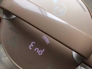 9、【花生核桃露】健脑益智的学生饮品,等豆浆机发出滴滴声，说明花生核桃露已经打好