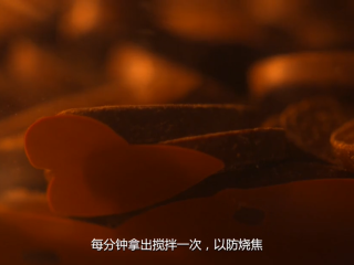 14、橙香巧克力舒芙蕾,融化巧克力：取300克巧克力放入微波炉，中高火加热，加热2~3分钟，每分钟拿出搅拌一次，以防烧焦，直至巧克力完全融化