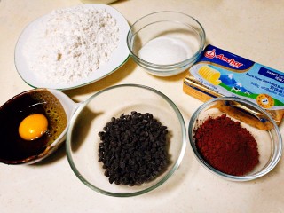 1、巧克力趣多多,所需食材备齐