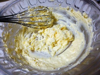 2、巧克力趣多多,黄油室温变软 搅拌均匀