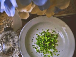 2、健康无油的 水晶烧卖,西兰花切碎