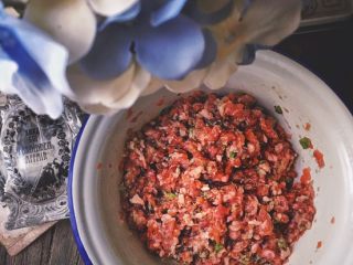 8、健康无油的 水晶烧卖,搅拌均匀备用