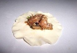 10、海鲜烧卖,中间放入馅料