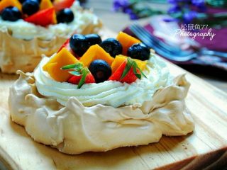 12、美丽的帕夫洛娃蛋糕,完成。