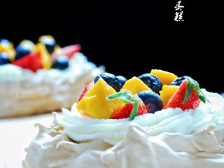 14、美丽的帕夫洛娃蛋糕,成品。