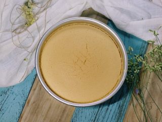 16、无油豆浆蛋糕,16、 出炉后震模并马上倒扣。