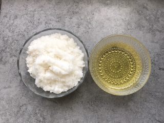 8、自制红豆沙,提前准备好：白糖300g、食用油80g