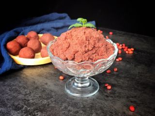 14、自制红豆沙,成品，棒棒哒！可以做甜品啦！女儿很喜欢吃豆沙这下有口福啦还是自己做的好吃，尽管翻炒过程有些长值得了。