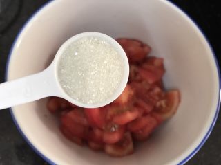 8、蕃茄鸡蛋饼+花生芝麻浆,加入糖15g(蕃茄本身带酸味,所以我选择加入点白糖中和一下它的酸性,口感微甜,挺好)