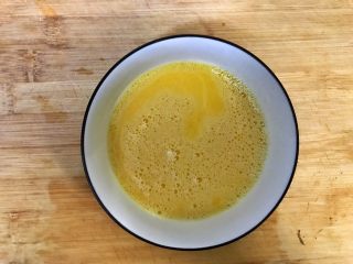 3、超满足便当（16）,鸡蛋打散 加盐打匀