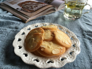 16、杏仁瓦片酥,成品图。