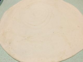 13、早餐美味鸡蛋灌饼,擀成一个圆形薄饼