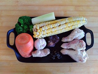 1、四季滋补芙蓉汤,材料备齐