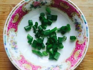 5、#糖醋菜#鸡中翅,香葱洗干净切好备用