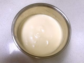 10、传统蛋糕,用高档打发至鸡蛋液全部都是细腻的泡沫即可