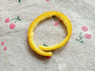 8、冰橙山药,7.用橙子皮切一圈当做花篮的提手。