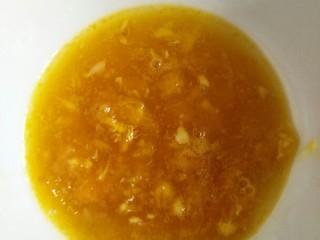 16、冰橙山药,15.小火慢慢熬,熬成这种稠稠的半透明状,关火。