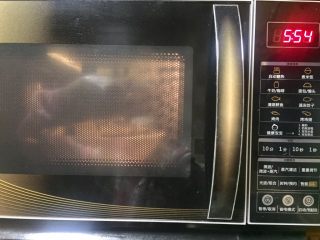 7、鱼香蚂蚁茄条,放在微波炉里加热6分钟