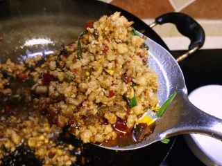 16、鱼香蚂蚁茄条,肉沫炒上色出油出香