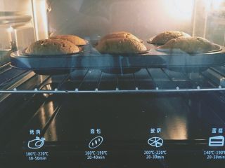 11、柠檬红茶麦芬,入烤箱中层，大约30min即可