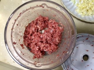 5、番茄肉酱意面,打成牛肉碎