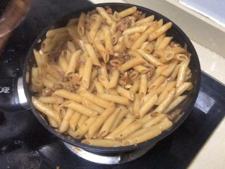 17、番茄肉酱意面,翻炒至基本没有汤汁即可