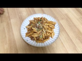 20、番茄肉酱意面,加一点芹菜叶味道更好，但是做的时候家里没有芹菜啦