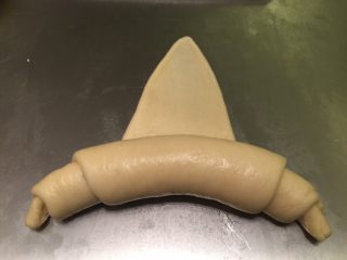 9、牛角汉堡,从下往上卷好